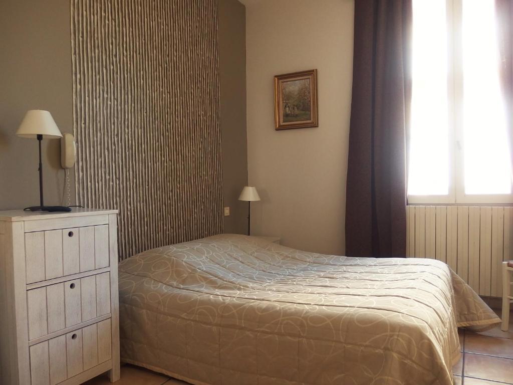 Au Saint Roch - Hotel Et Jardin Avignon Bilik gambar