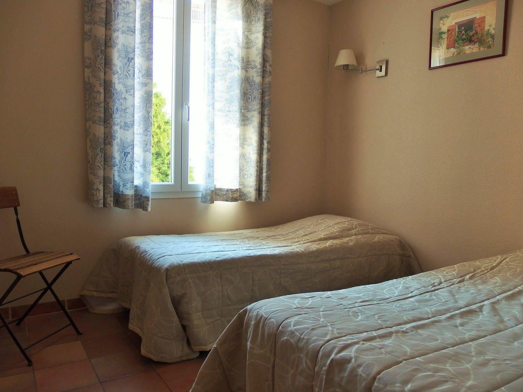Au Saint Roch - Hotel Et Jardin Avignon Luaran gambar