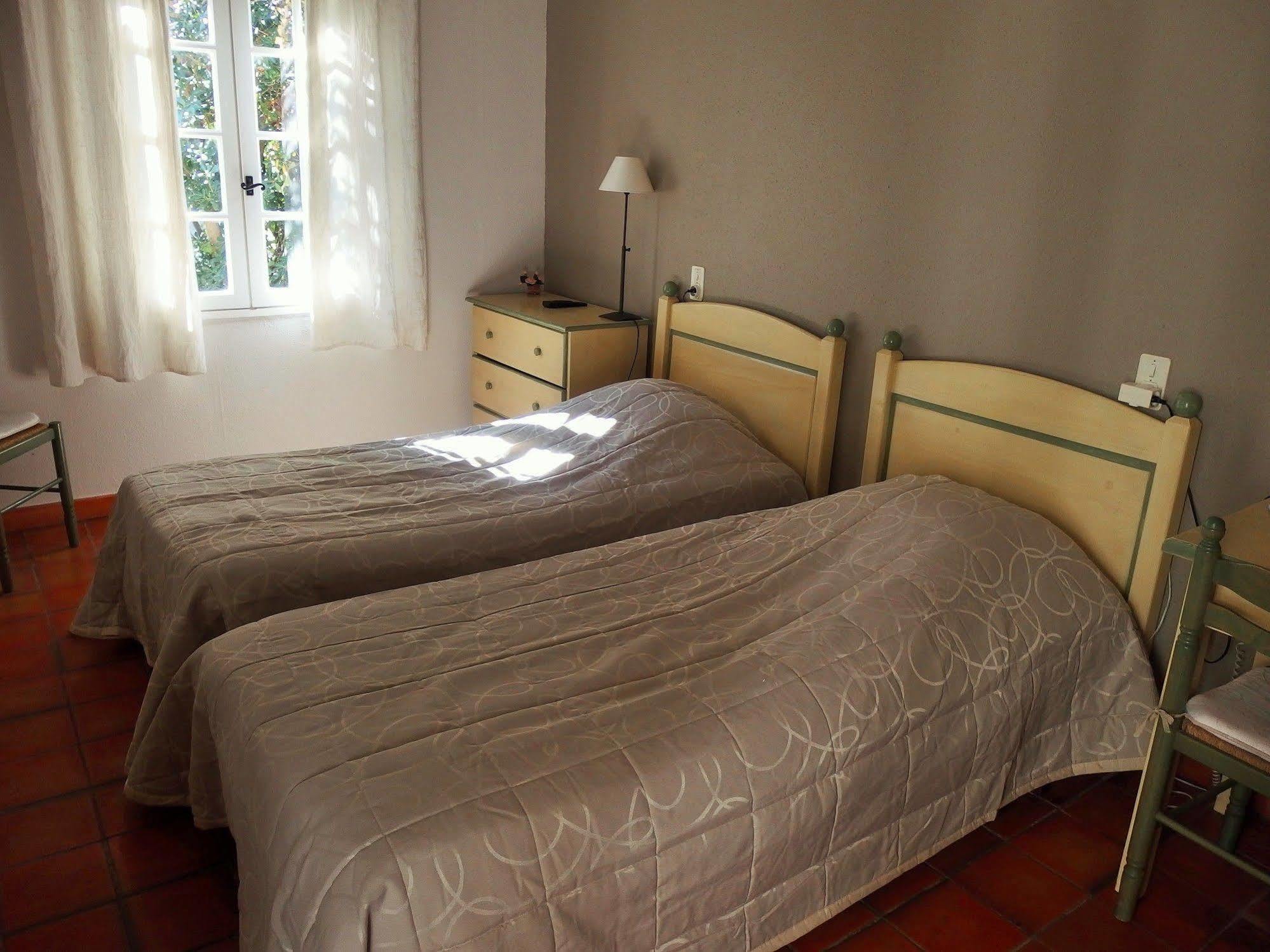 Au Saint Roch - Hotel Et Jardin Avignon Luaran gambar