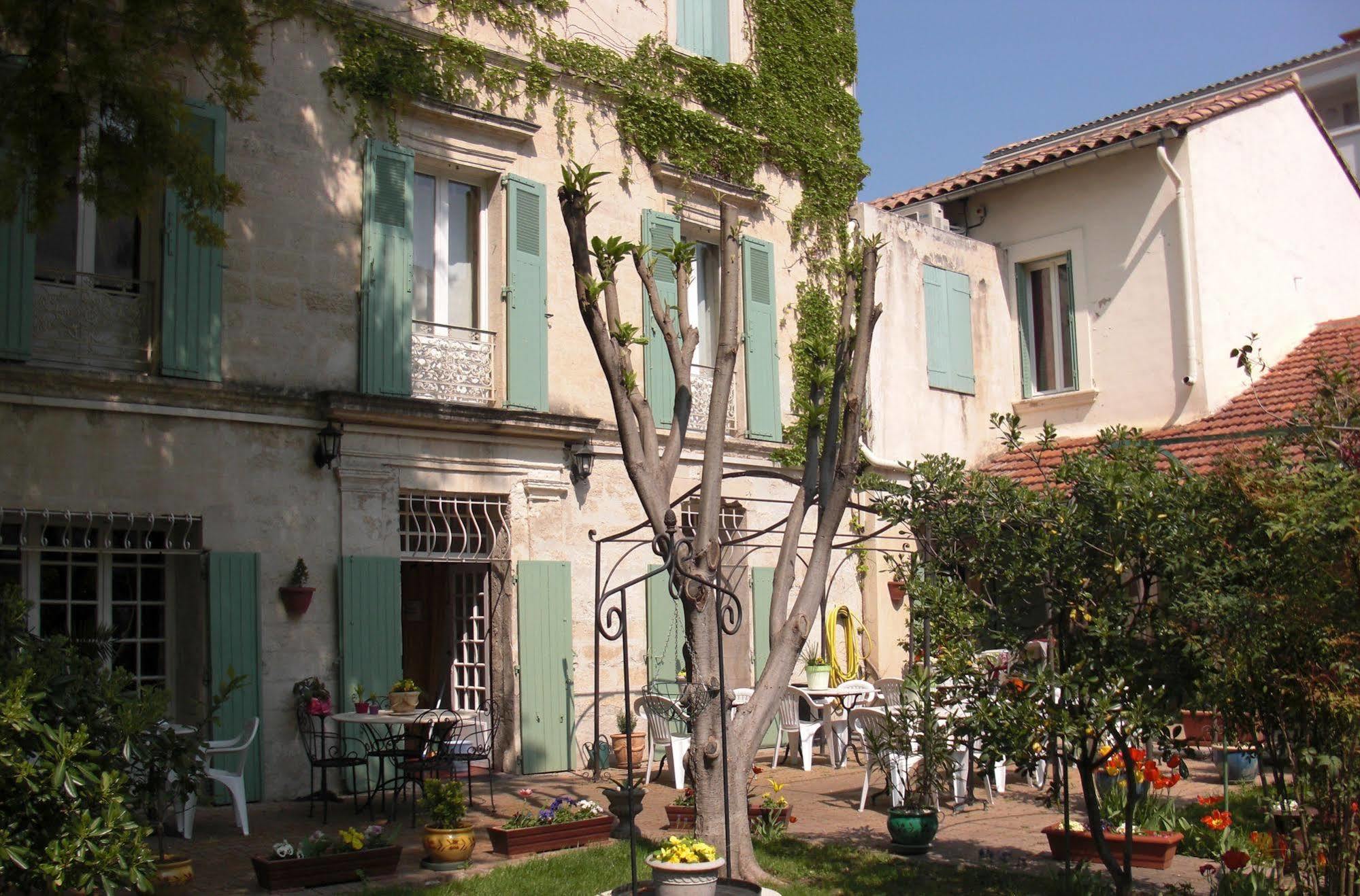 Au Saint Roch - Hotel Et Jardin Avignon Luaran gambar