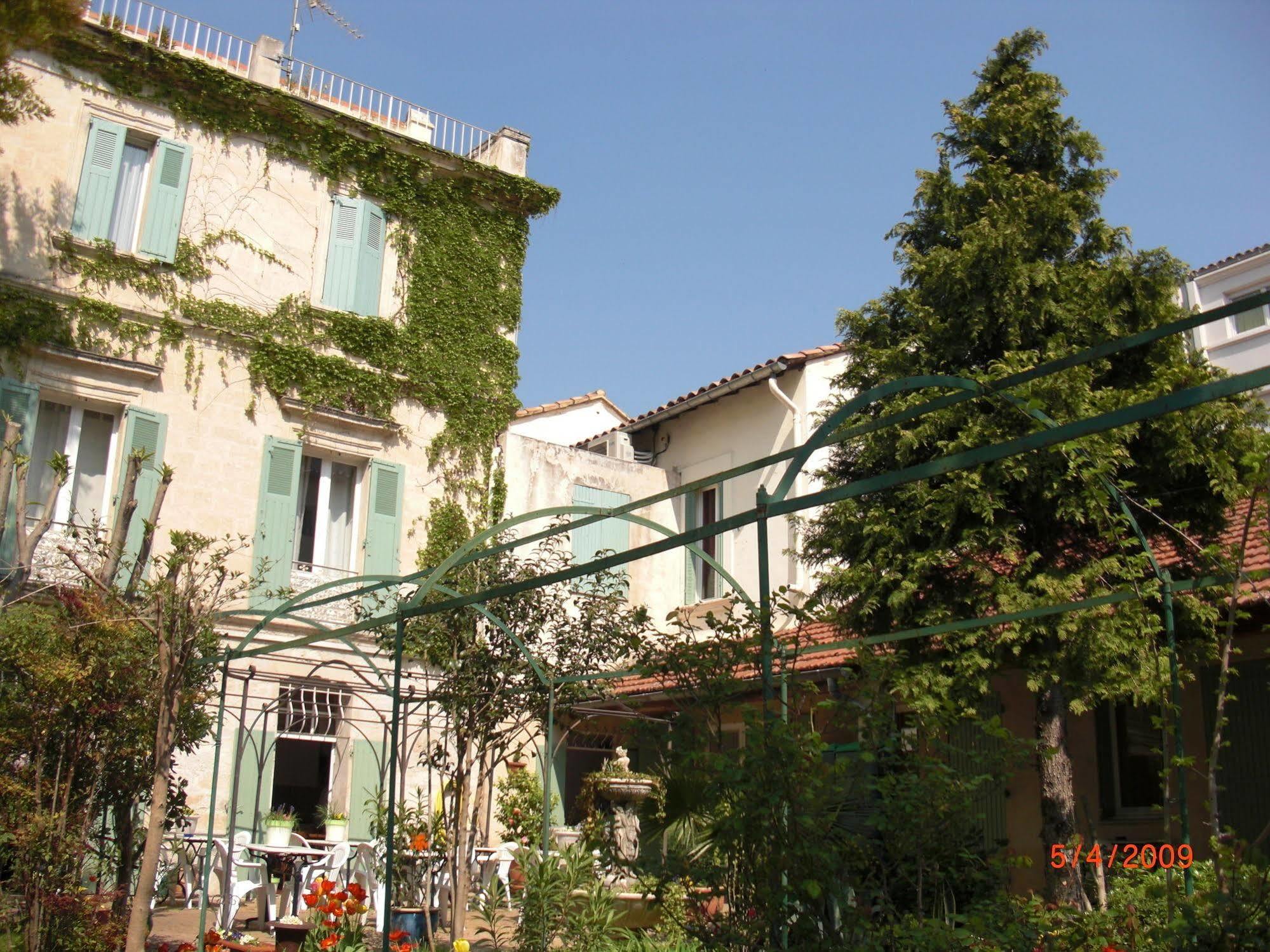 Au Saint Roch - Hotel Et Jardin Avignon Luaran gambar